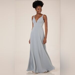 Pebble Formal Gown Plunging V Neckline A-Line Chiffon Size 12 Runs Small Fits 10